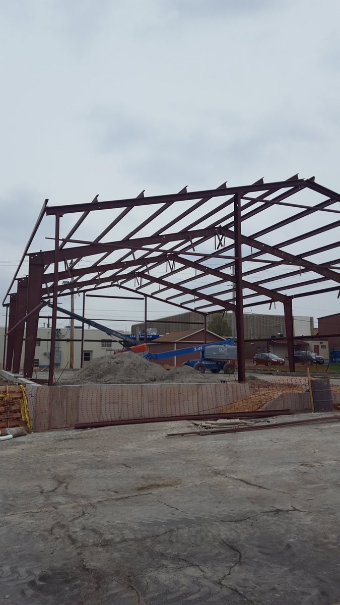 st_513's tweet photo. The 4800 sq ft training facility is coming along nicely #glassapprenticeshiptraining https://t.co/wvv1l0gA25