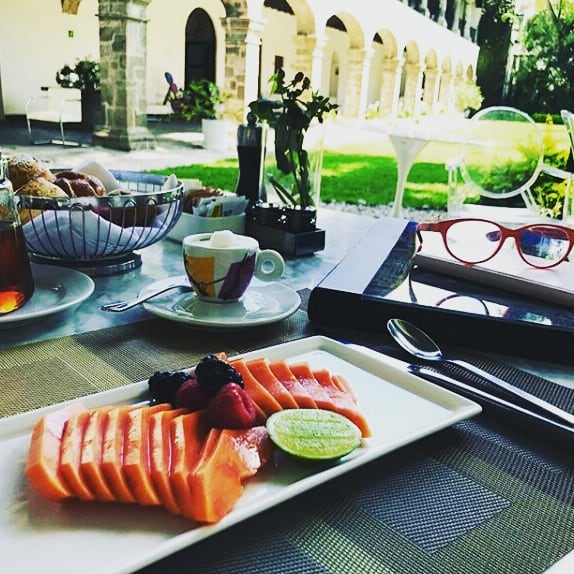 AnticavillaMX's tweet photo. En Anticavilla, el trabajo es un placer. 🙆☕🌳🌞🍳🍞🙌 #digitalnomad #anticavilla #officeview #whereyouwork #Morelos #Trabajoyplacer #Reuniones #Conferencias #Restaurant #Bar  foto : @cellinegraber https://t.co/NzyytXkIab