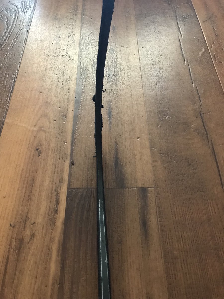 bentlikebeckham's tweet photo. Then there’s the taper, very similar but the #CovertQREdge has more of a diamond shaped nozzle around it that I think gives it a better kick and a quicker release. I only wish I had the same curve, but I have to say, passes, shots, control... on point #beststickever #WarriorVIP https://t.co/3qtCxEQePU