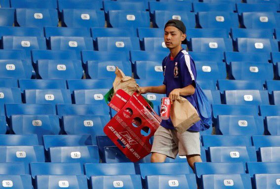 TransfersLlVE's tweet image. Knocked out of the World Cup and the Japanese fans are still staying behind after the game and tidying up the mess in the stadium, Japanese fans you are incredible.