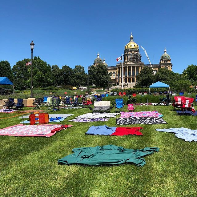 DMSymphony's tweet photo. Lots of people have staked out spots, but there’s plenty of room for you! Tonight is the night - join us for #yankeedoodlepops! #ydp18 #dmsymphony #catchdsm #dsmusa https://t.co/Az0gLftrT3