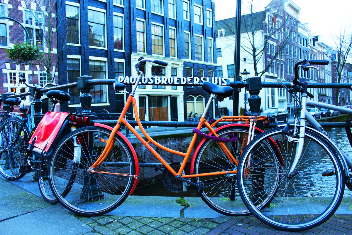 Visitare Amsterdam in bici con soli 13€, ecco come post di Federica Piersimoni -> viaggi-lowcost.info/come-muoversi/… #ComeMuoversi