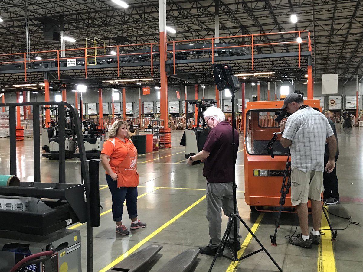 THDMax5084's tweet photo. Jen is a natural! She’s killing it on this month’s filming of The Link! 🎬#OrangeBlooded #careerdevelopmemt https://t.co/Vwb6vaL3JV