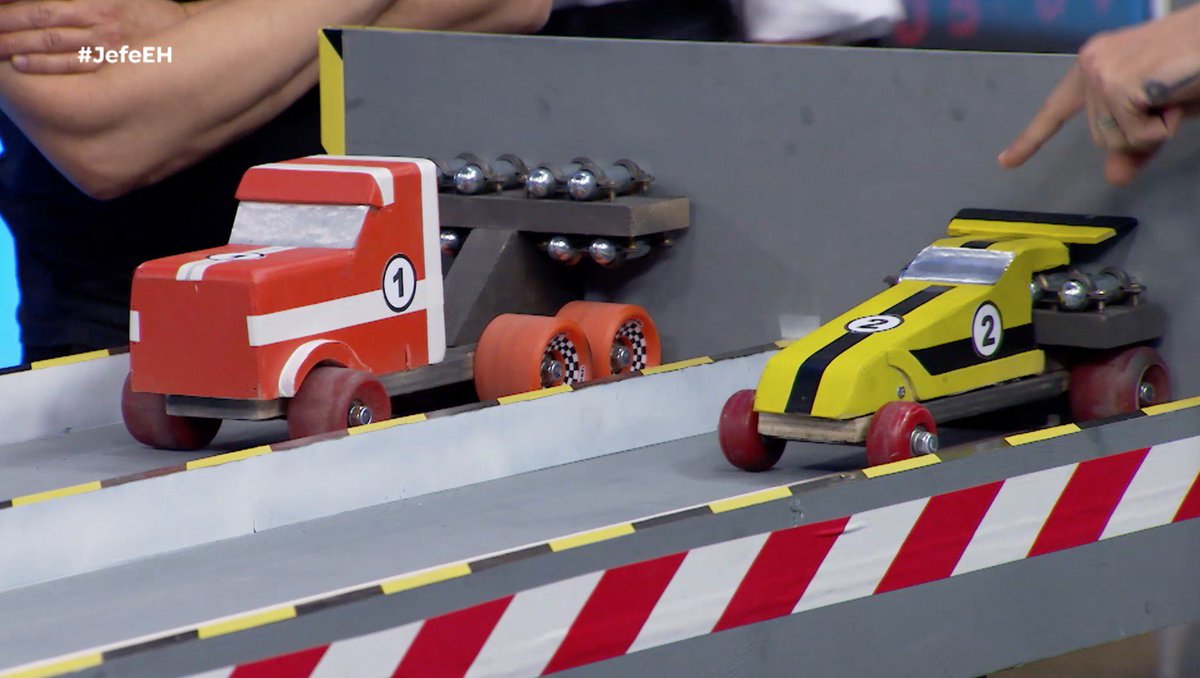 El_Hormiguero's tweet photo. 🚗 @Marronhormi nos trae coches propulsados por C02 comprimido #JefeEH https://t.co/HjY792RzAW