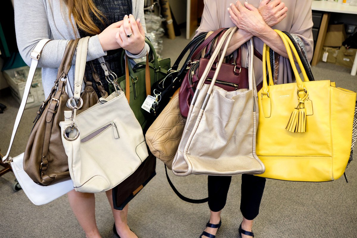 InformaTTGT's tweet photo. TechTarget #WomeninBusiness organized a successful #DressForSuccess drive collecting over 40 purses, 20 pairs of shoes, toiletries &amp; accessories, empowering #Boston women in their professional pursuits. @dfsboston #TechTargetGives https://t.co/Hkvj2BPhgb https://t.co/ZUXveGuME7