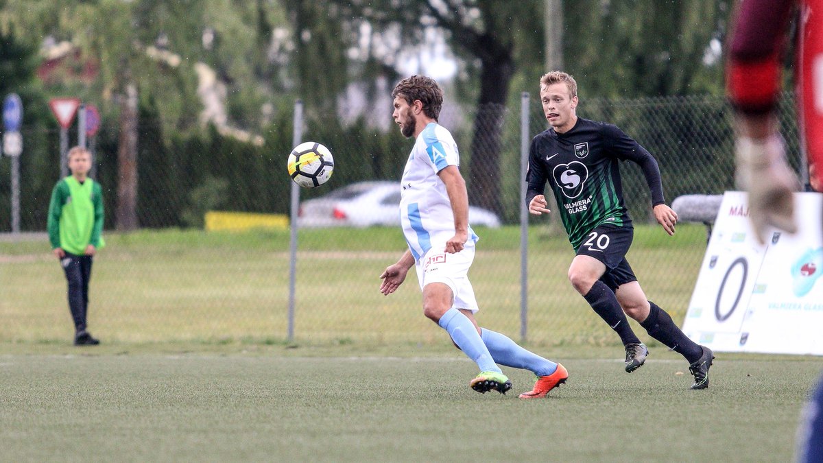 FutbolaVirsliga's tweet photo. FOTO: @vgvia_futbols aizvada atzīstamu spēli, taču ar 0:2 kapitulē @RigaFC_Official https://t.co/gvUD5gJSOM Foto: J.Līgats #Virsliga2018 #Futbols #VALvsRIG https://t.co/dghoDAgOiB