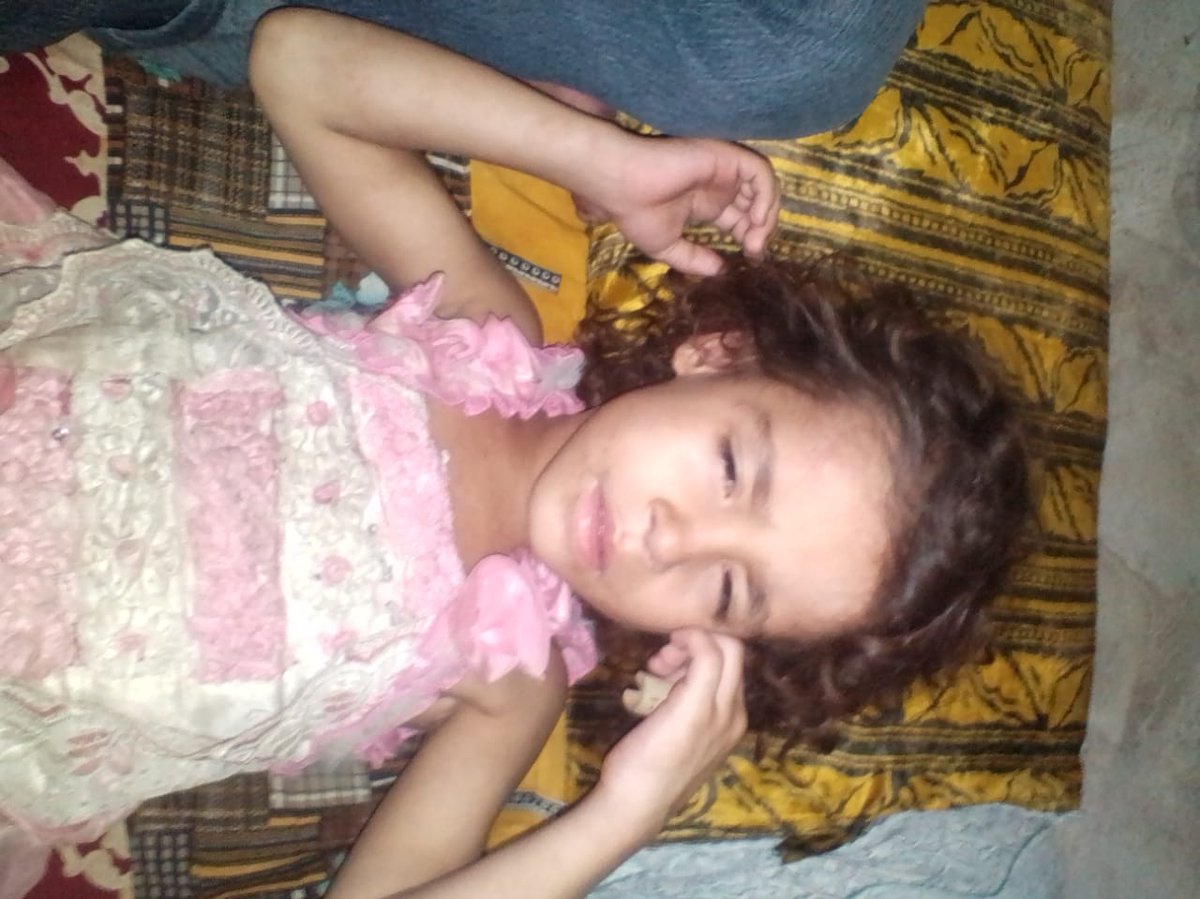 king_lyari's tweet photo. Ye bachi hame mili hai jis ki be ho wo is number par rabta kare 03112343667 https://t.co/aRDSqz0coG