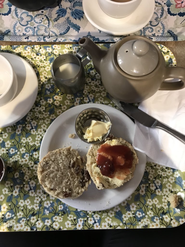 jhbsperling's tweet photo. RAMCC day out to Oxford was beautiful and hot today. Oh and I love cream teas. #creamfirst #devonforever https://t.co/bVVPUbi89t