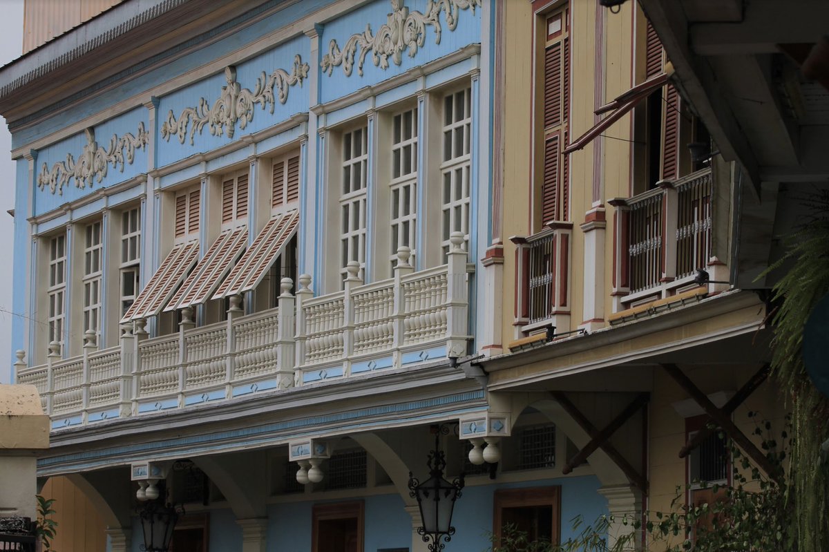 El Barrio Las Peñas fue reconocido como Patrimonio Cultural el 23 de julio de 1982 y su valor histórico está dado por estar ubicado en el sitio donde se fundó la ciudad y porque su arquitectura es el testimonio de inicios del siglo XX.

#EcuadorTuLugarEnElMundo #ViajaEcuador
