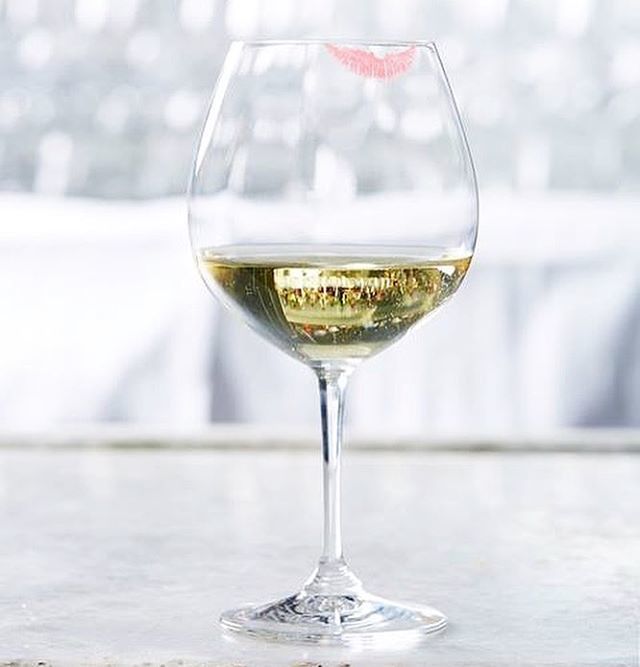 TheLittleNell's tweet photo. It’s always 5 o’clock somewhere. Come see us at the bar at #element47 + enjoy your cocktail of choice all summer long. #nellwine #cocktails #nellstyle @aspenco #aspensnowmass #cheers #aspensummer #relaischateaux #barmenu #vino #wine.
📷 : @jessicagrenier https://t.co/wWR0FR89g7