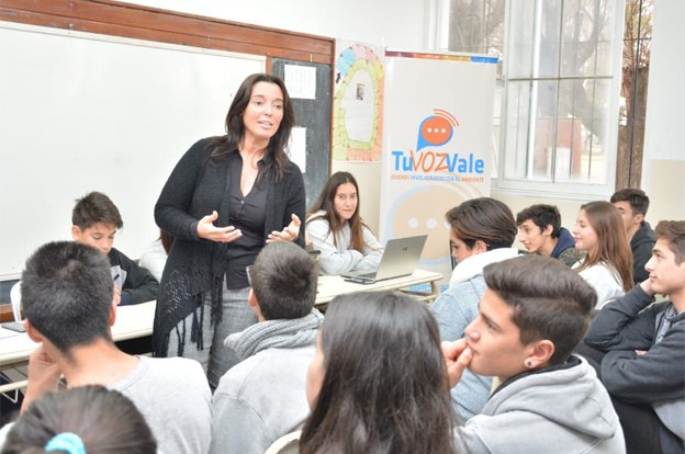 MinSPcba's tweet photo. #TuVozVale ♻👉 https://t.co/Pv7zR2kCft 

Los Dirs @SecAmbyCC  @SuarezDiegoH y @AlejandraNovara presentaron el 1º debate en el IPEA 209 de #MarcosJuárez ✊

↪ Analizaron el Estudio de Impacto Amb del proyec Loteo – Cielo del Este 

Org con @agenciacbajoven y @FundTierraVida 🤝 https://t.co/CKv3U4nYCZ