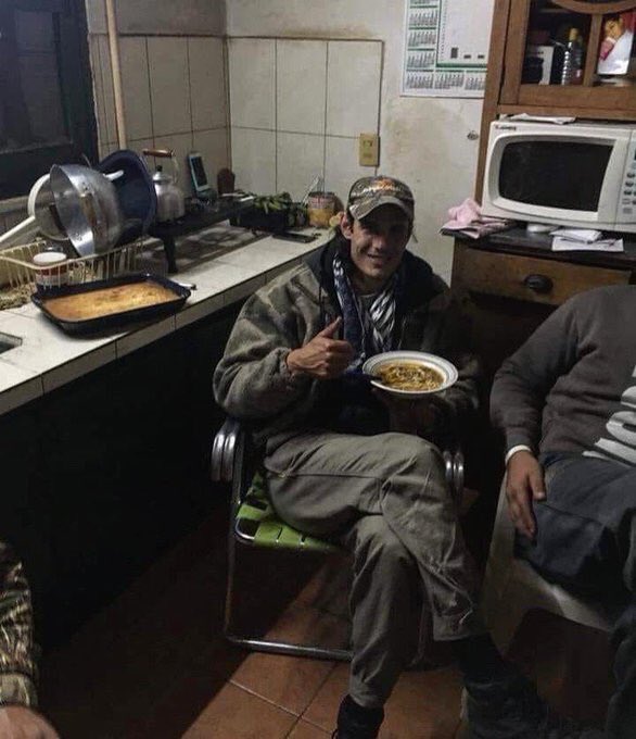 noseasmalotv's tweet photo. ¿En serio alguien pensó que un tipo que se alimentaba a sopa casera a dos horas de jugar un Mundial se iba a desgarrar así como si nada? https://t.co/0rwdOZkb6x