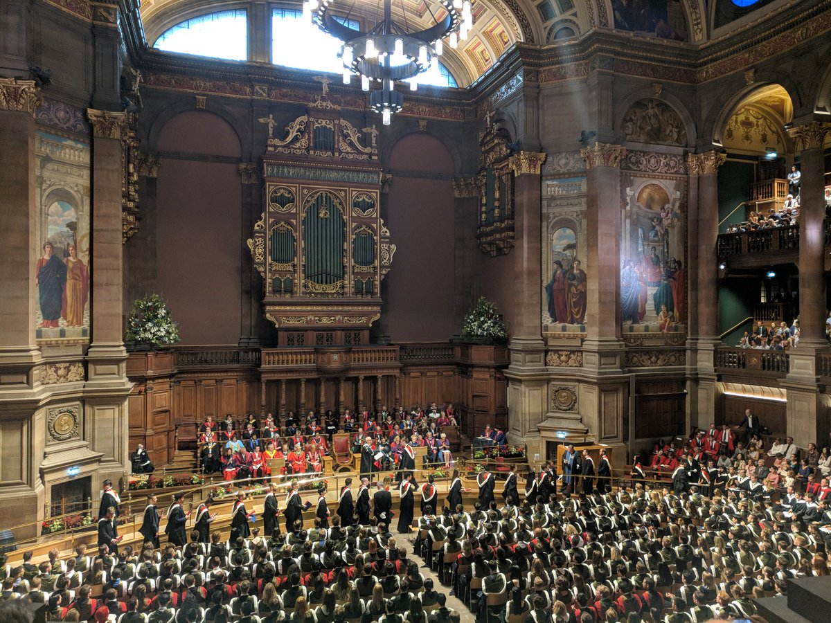 PinkiMansukhani's tweet photo. A beautiful and interesting graduation ceremony at the University of Edinburgh where a tap on your head with a hat indicates that you've graduated. #scottish tradition. 
Congratulations Class of 2018. https://t.co/lRLe7vMGKr