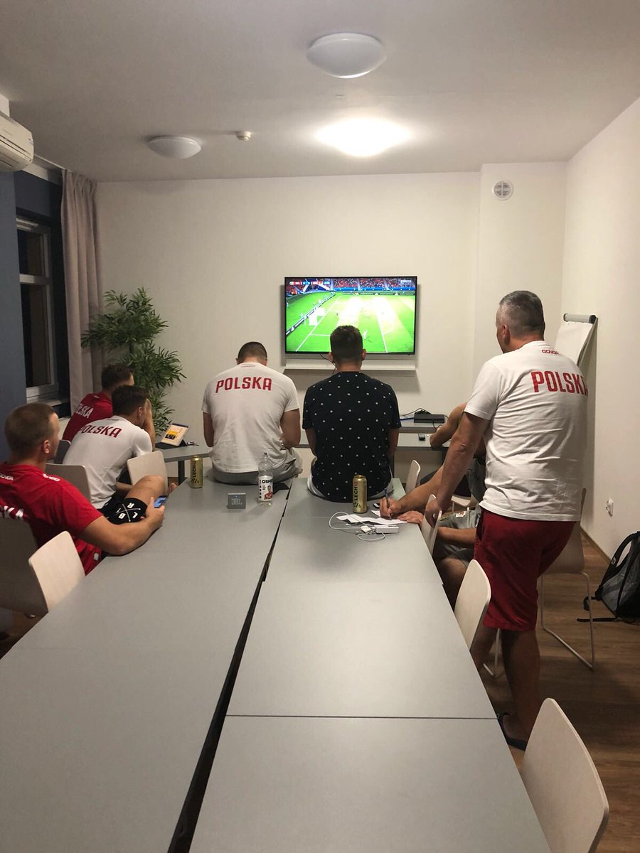 duainelindsay's tweet photo. Training camp in Jarocin @PlayStation #FifaCompetition and #massages @pzrugby @RugbyPoland @rugby_europe #gongawear #gonga #gongarugby #rugbypolska #OgniwoSopot #BudowlaniLubin #ลรณdลบ #Gdaลsk https://t.co/I4iq8ELNpK