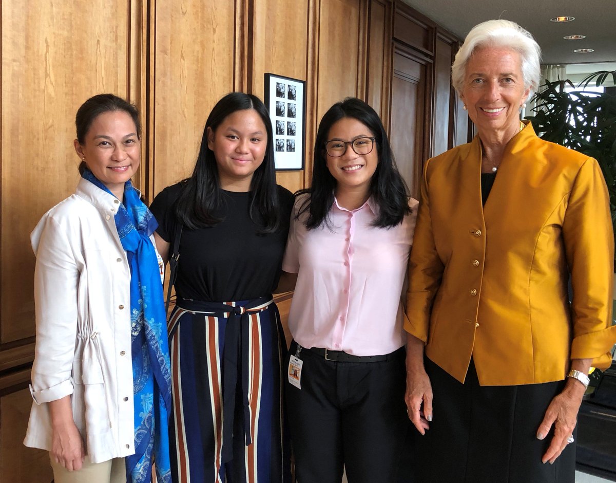 It was a pleasure to welcome Claremont McKenna’s College's Class of 2018 student speaker @isabellilles &amp; her family to the IMF! As I said in my speech @cmcnews, the Class of 2018 begins to write their own epic poem &amp; the world is ready to hear their story  ow.ly/CbhY30kLLTB