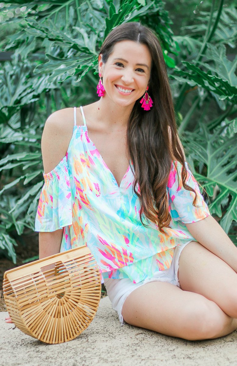 StephanieZiajka's tweet photo. When your favorite summer snack matches your favorite fashion designer... https://t.co/nZLy65XQbM #HowDoYouMyMo #LillyPulitzer #sponsored https://t.co/469eParGiy