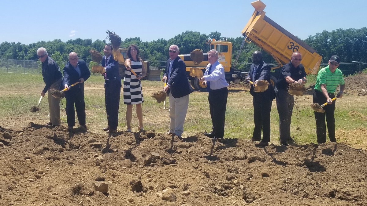 CityofRockford's tweet photo. Today, Mayor Tom McNamara helped break ground on a $10.5 million, 120,000-square-foot building expansion at the Chicago Rockford International Airport (RFD) Cargo Center. The event also celebrated the start of construction on a new $3.5 million ramp for aircraft cargo parking. https://t.co/eUUhUpvKx1