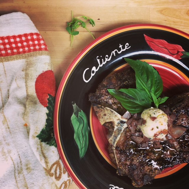 travelingkitchn's tweet photo. I made so many different recipes for #cookoutweek that this one didn’t make the cut. But I think it still deserves a shoutout! Steak with a garlic butter-shallot reduction, courtesy of @chefshamy! This was the recipe my dad raved about the most (since I made it on #fathersday). https://t.co/LSOnXcYg0u