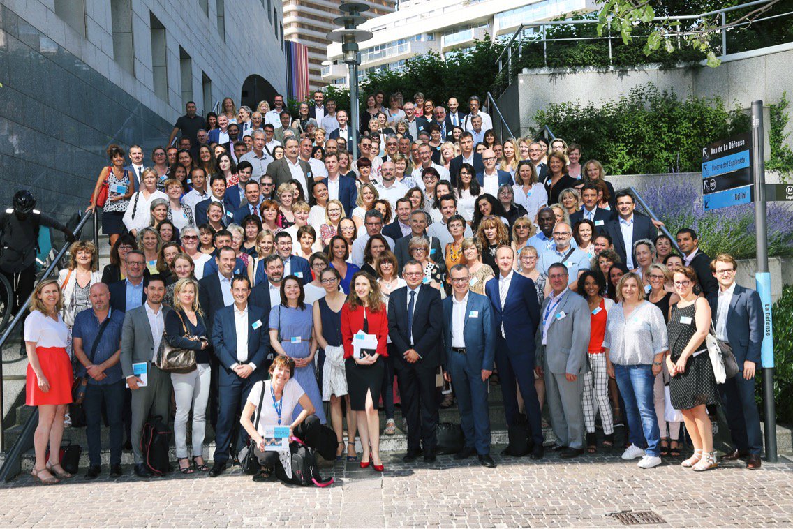 as_souhaite's tweet photo. Photo souvenir du lancement du plan de transformation de la #DirectionServiceClient d’ @allianzfrance avec l’ensemble des managers #Innovation #managers #mobilises https://t.co/GnAppLABfe