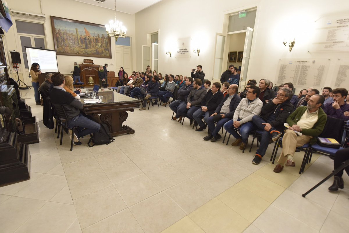 Por iniciativa de @lukasilardo se presentó en la Legislatura de Mendoza el libro "La Estafa del Tarifazo" de Federico Bernal.