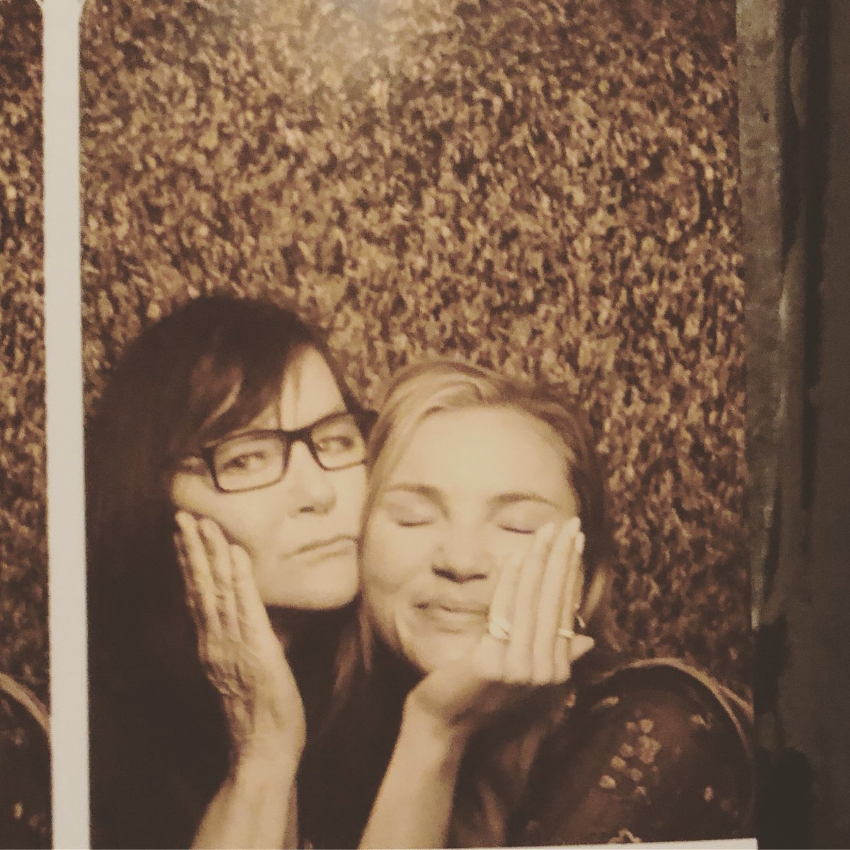 FlorenceRawish's tweet image. Happy birthday to my mama. Thank you for the face. 👱🏼‍♀️👩🏻💕🌸 #sameface