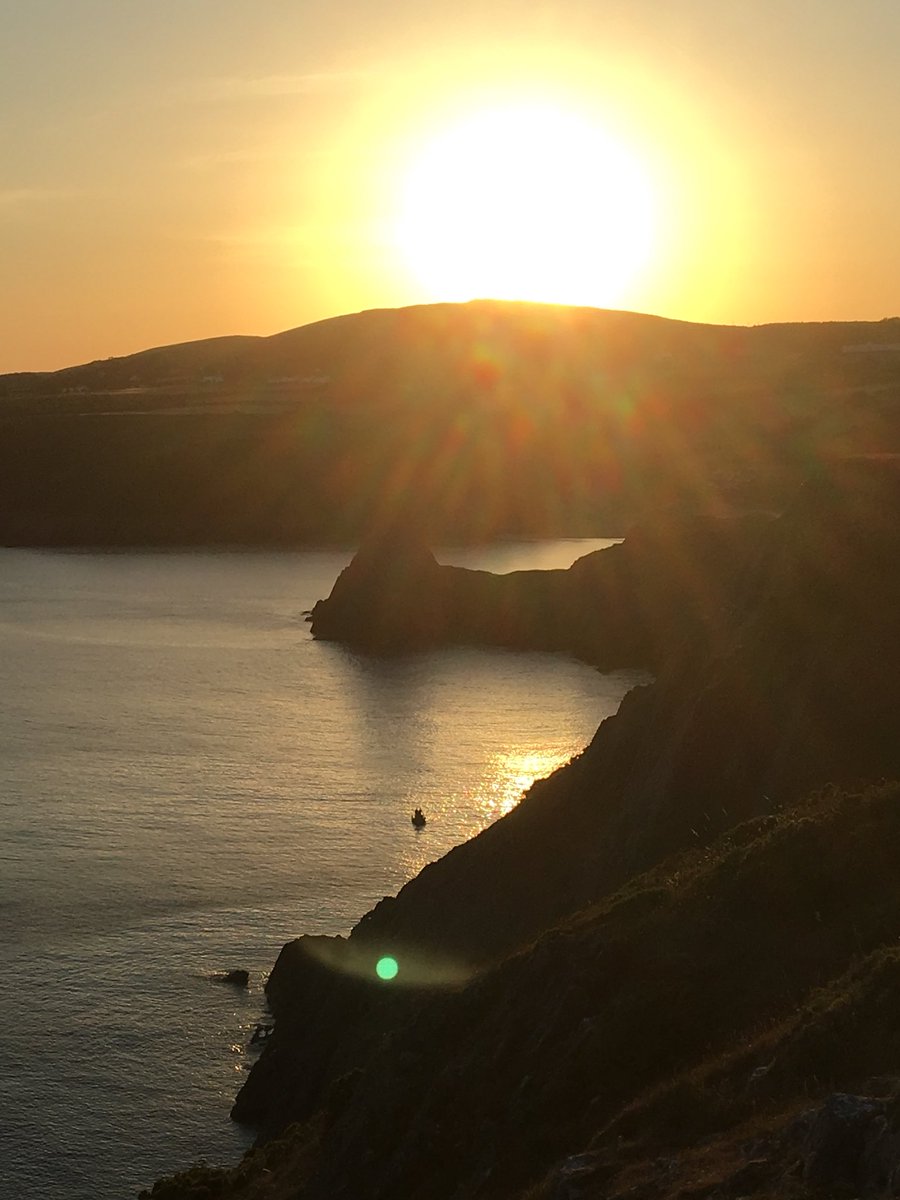 ldgower2's tweet image. Southgate this evening looking out to #ThreeCliffs ❤️#Gower