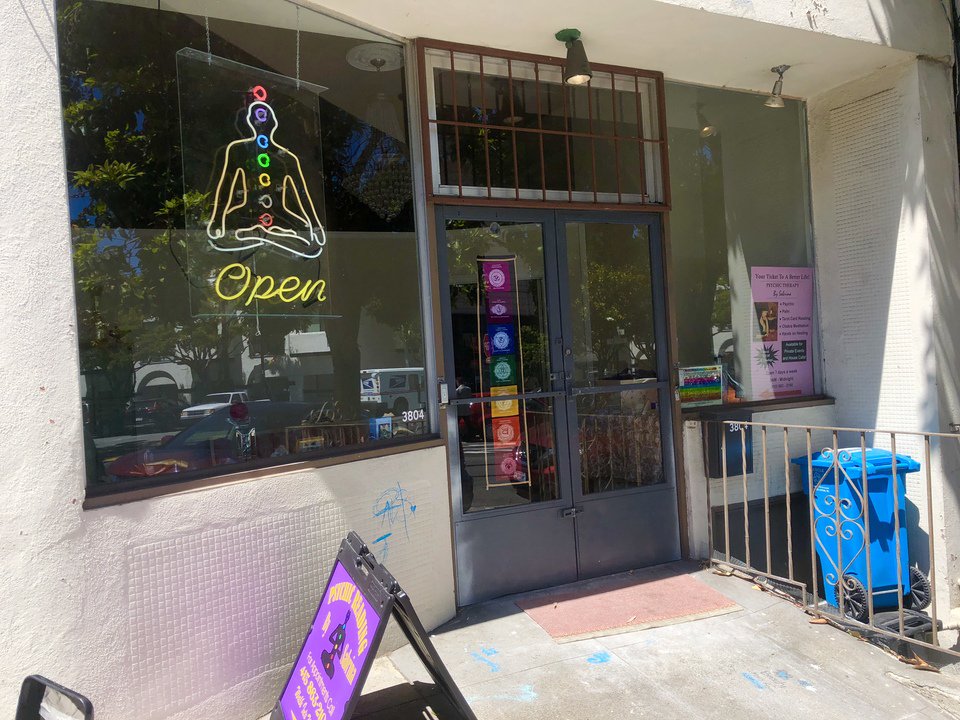 Castro_Biscuit's tweet photo. Chakra shop: Castro psychic opens new 17th Street space https://t.co/1RlOYJkYz6 by @Braccs https://t.co/5gw01VsQfe
