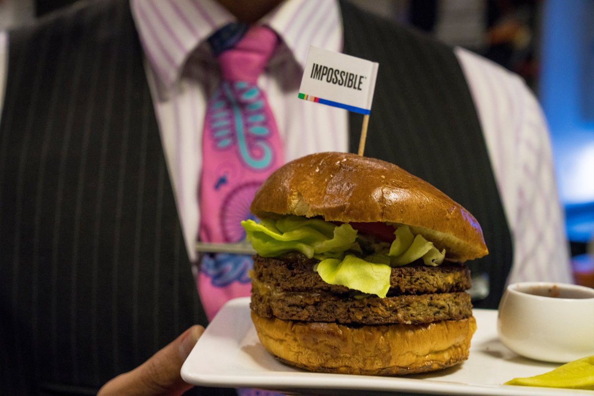 AirNZMedia's tweet photo. Air New Zealand is the first airline in the world to serve the award-winning, plant-based Impossible Burger - https://t.co/Ao1jEu5L2z ✈️🍔 https://t.co/LS2wAgeeMy