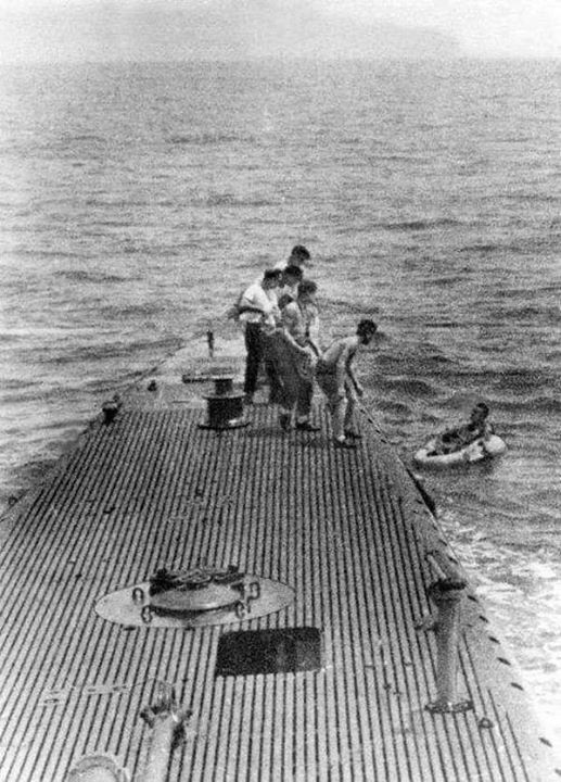 WarHistoryOL's tweet photo. Crew of USS Finback pulling downed airman Lieutenant (jg) George Bush from the water off Chichi Jima, Bonin Islands, 2 September 1944. https://t.co/B24kqu1tva