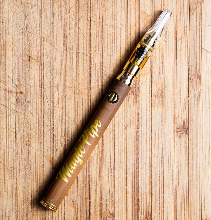 MyMagicPipe's tweet image. A level above #MagicPipe rechargeable battery now in wood grain with gold embossed logo. New design, same high quality product. With variable voltage you have the power to control the heating rate for optimal usage #livefree #variablebattery #cannabis #vapepen #california