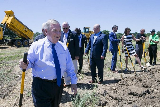 rrstar's tweet photo. $10 million warehouse project at Rockford airport to employ 400 workers. https://t.co/67i9BO4RCr https://t.co/qATf60fhDD