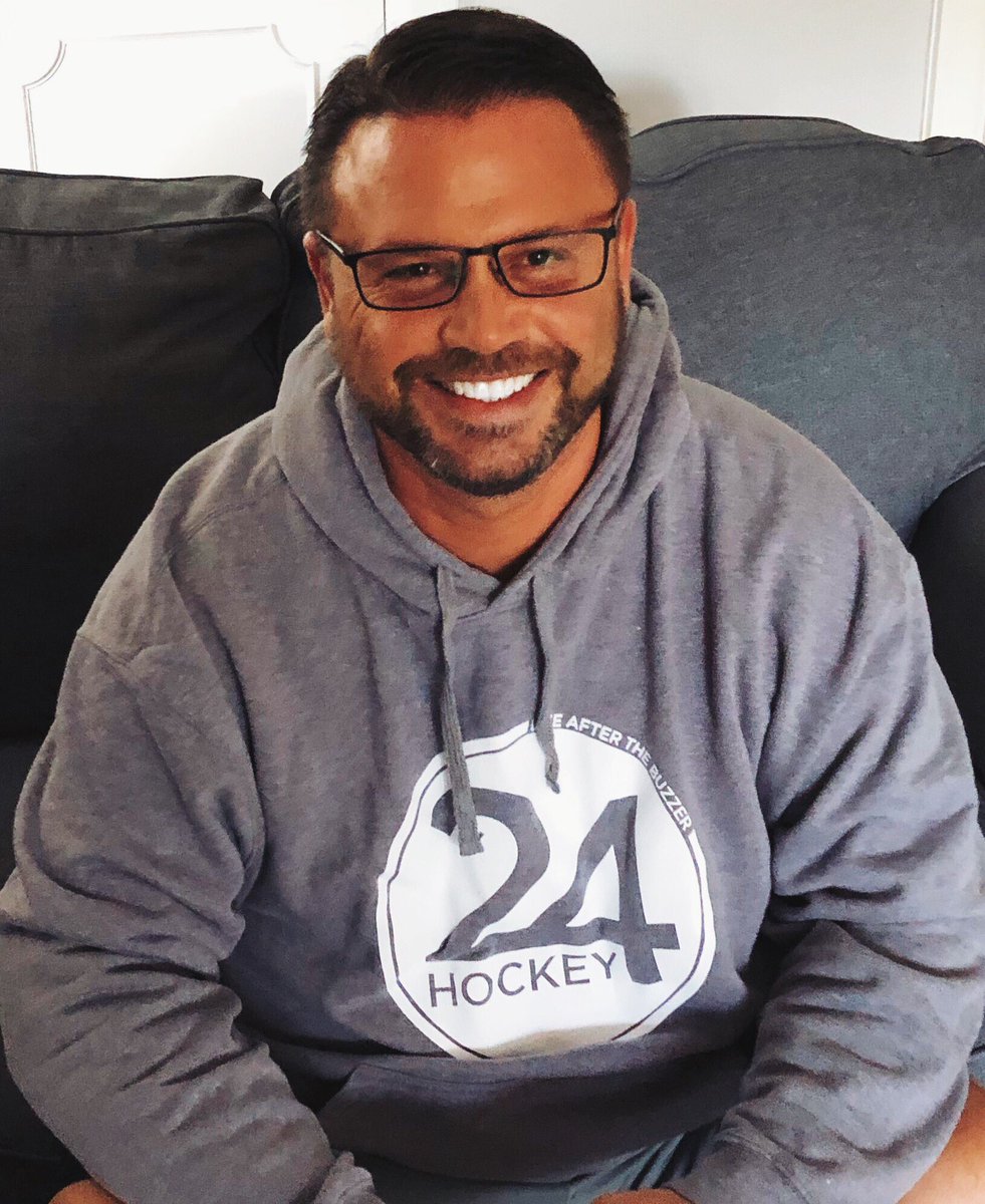 guffer99's tweet photo. Thanks @2fourhockey for the awesome hoodie. The most comfortable on the market. And thanks again for your generous donation to our Braves Alumni 🏒 Charity 🏌️‍♂️Tourney last year @GolfRoyalOGC benefiting @SpensersKids Check out their website https://t.co/uEgjkwcevN https://t.co/u4O2hY948N
