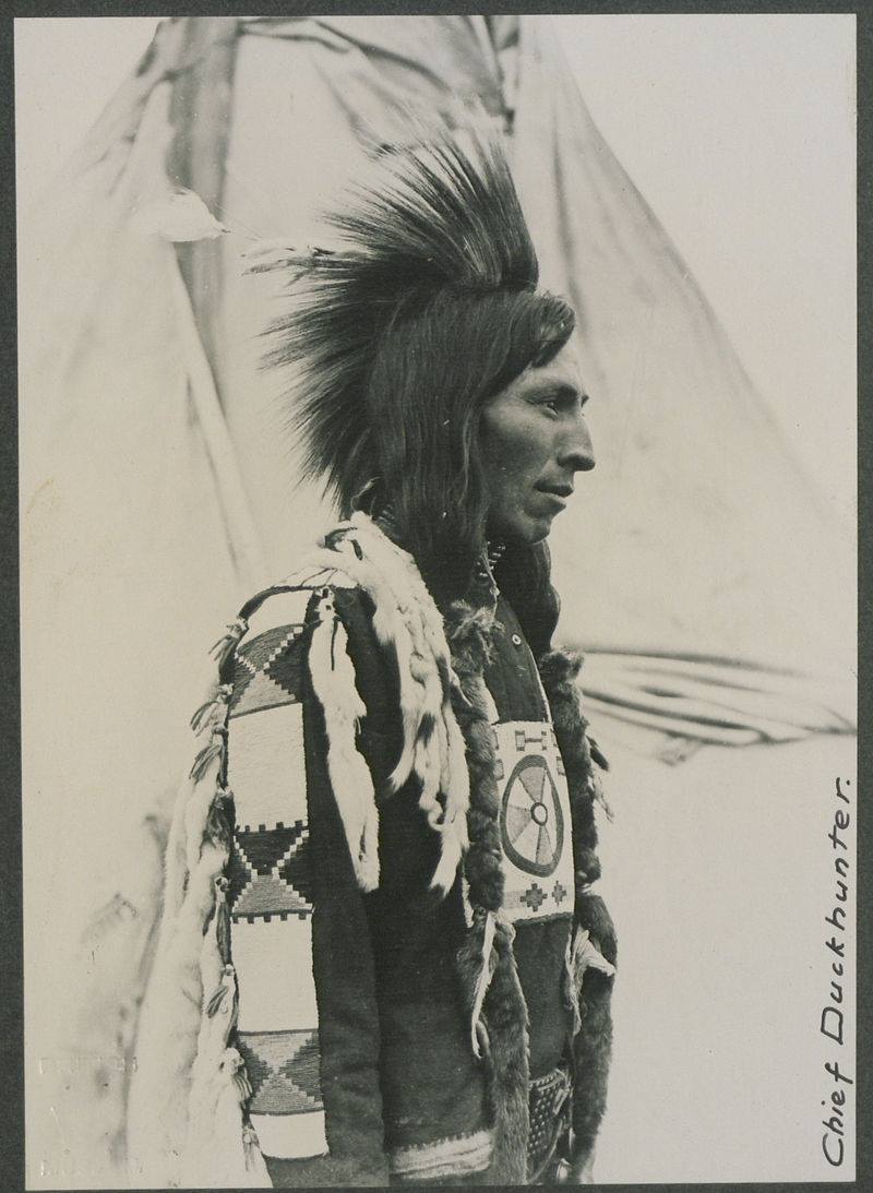 🏹Honoring the Elders of the First Nations Poeple. Chief Duckhunter, 1913📷FB: The Vintage News🏹#NativeAmericans #HonoringElders