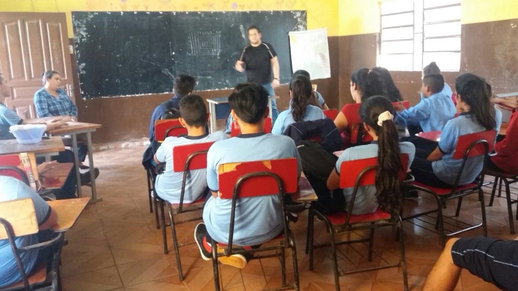 totoclerch's tweet photo. Esta semana iniciamos nuestro primer entrenamiento de #noviazgo con #Redescool en el Colegio SantaTeresa del Barrio Fátima en la ciudad de #PresidenteFranco #altoparaná https://t.co/4UNw3MJC5e