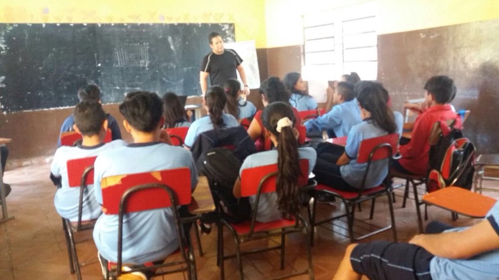 totoclerch's tweet photo. Esta semana iniciamos nuestro primer entrenamiento de #noviazgo con #Redescool en el Colegio SantaTeresa del Barrio Fátima en la ciudad de #PresidenteFranco #altoparaná https://t.co/4UNw3MJC5e