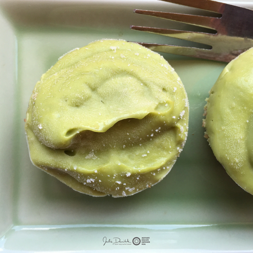 JulieDaniluk's tweet photo. Who agrees its time to COOL OFF?☀️With all this HOT weather I am whipping up a batch of my Honey-Lime Frozen Mousse Tarts!
Click here to try the recipe: https://t.co/1mPINS4Yoa
Stay happy and hydrated, my friends! #MealsThatHeal https://t.co/2fkQDqJyCm