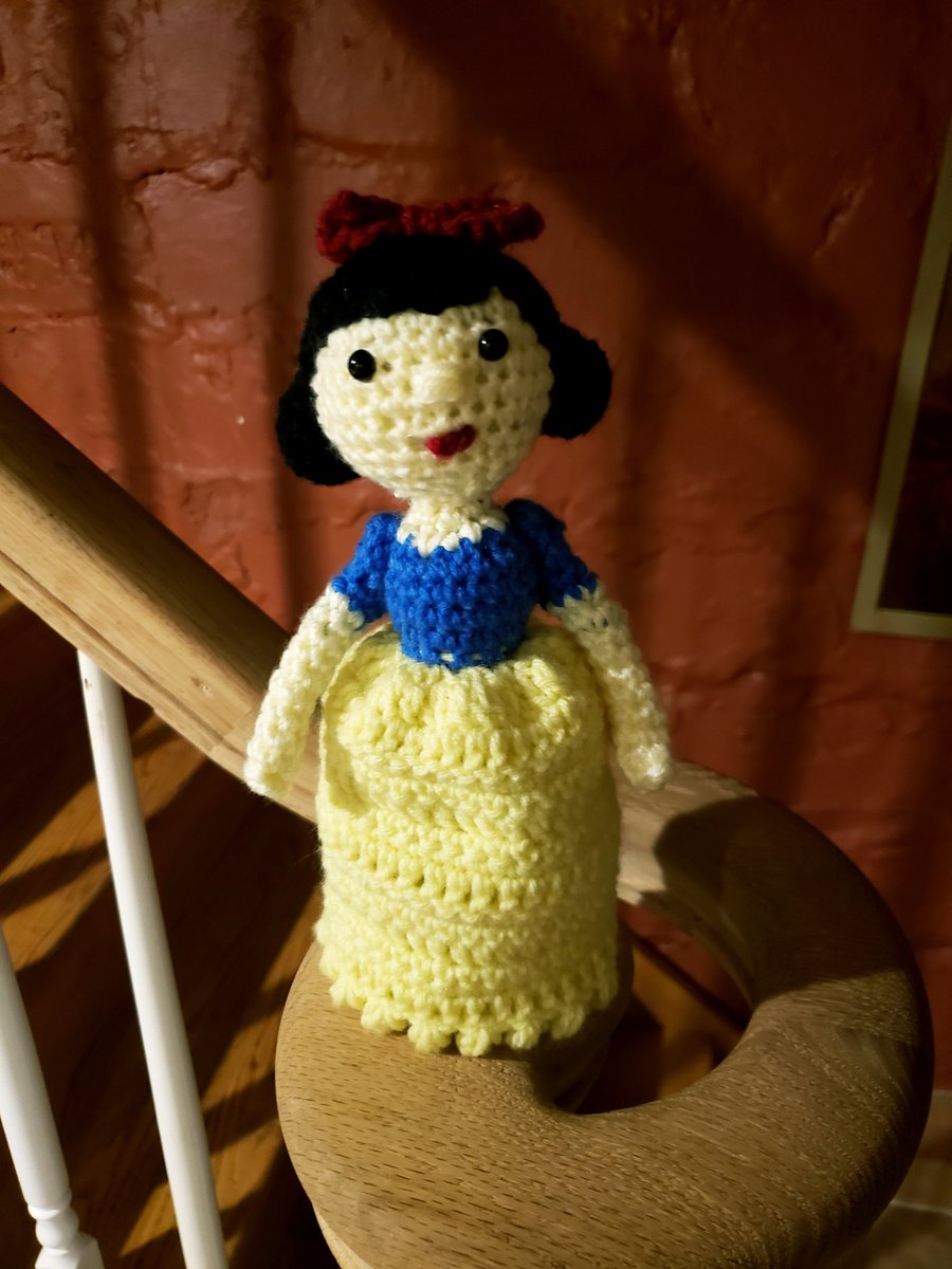 Crocheccessori1's tweet photo. #amigurumi #crochet #handmade #crocheccessories #disney #snowwhite #disneyprincess https://t.co/st90vlvnvo