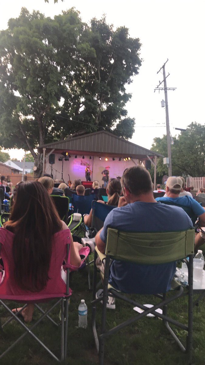 TheJimSteele's tweet photo. #lovedthe show. #thanks @leighannenash for coming out in #Seymour #indiana tonight- #cool #music #live #show tonight at #brooklyn #pizza #harmony #Park. Leigh Nash from #sixpencenonthericher @JimSteeleAuthor #retweet #enjoy the #Saturdaynight #show https://t.co/OvQzYnWgi0