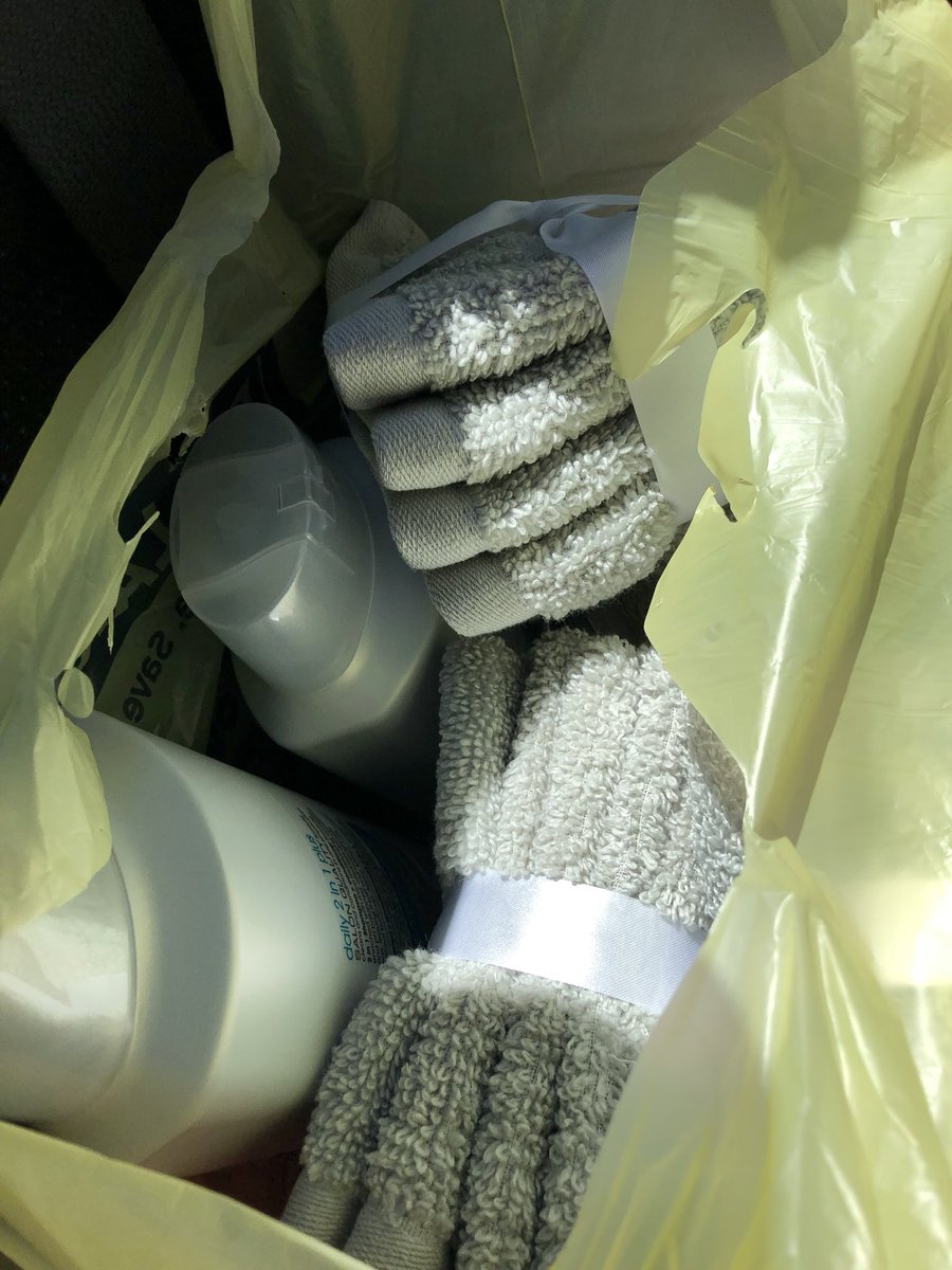 SavingStranger's tweet image. Shampoo and wash rags for the teen homeless shelter #SavingthePerfectStranger #Homelessness  #Compasdion