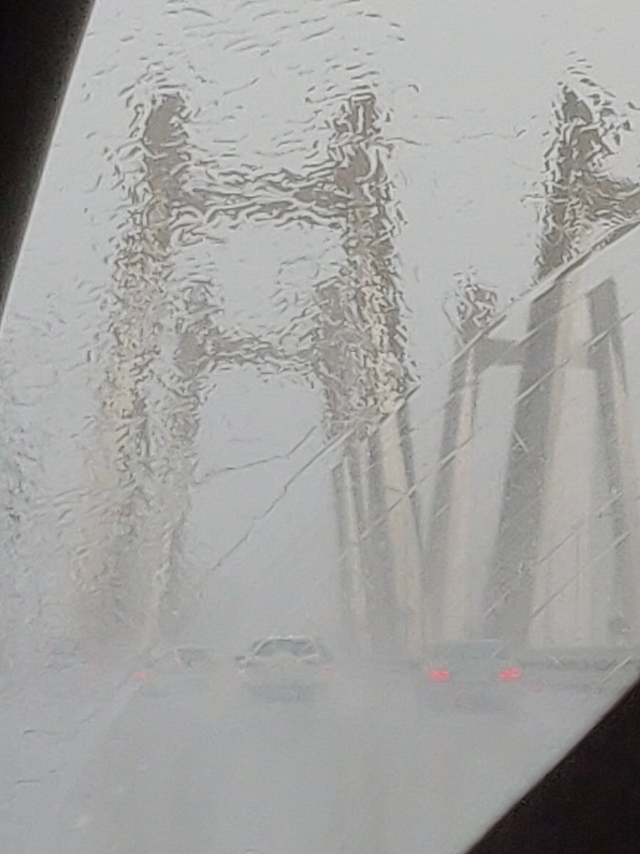 Heavy rains on #bandraworlisealink Drive safely! @TrafficBOM @TrafflineMUM @RidlrMUM @m_indicator