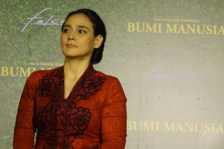 liontivi's tweet photo. Idamkan Peran Nyai Ontosoroh Sejak Lama, Ine Febriyanti Tak Masalah Diganti. Asalkan….. https://t.co/oKdEZanEhf https://t.co/XHBELskwuJ
