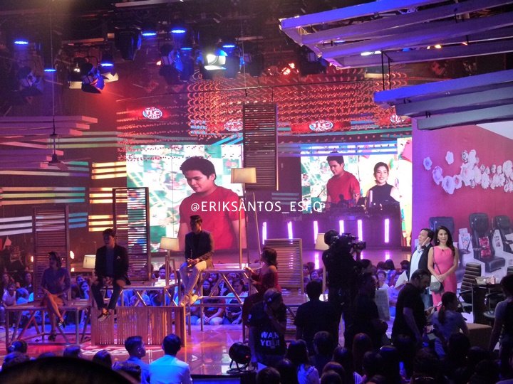 ErikSantos_ESFO's tweet photo. @realeriksantos, @Kylareal, @imdarylong and @AngelineQuinto on #ASAPTLC with john lapus and carmi martin! @asapofficial #ASAPHunYOLO #eriksantos https://t.co/xht6O2tpCV https://t.co/6RLLcep7fl