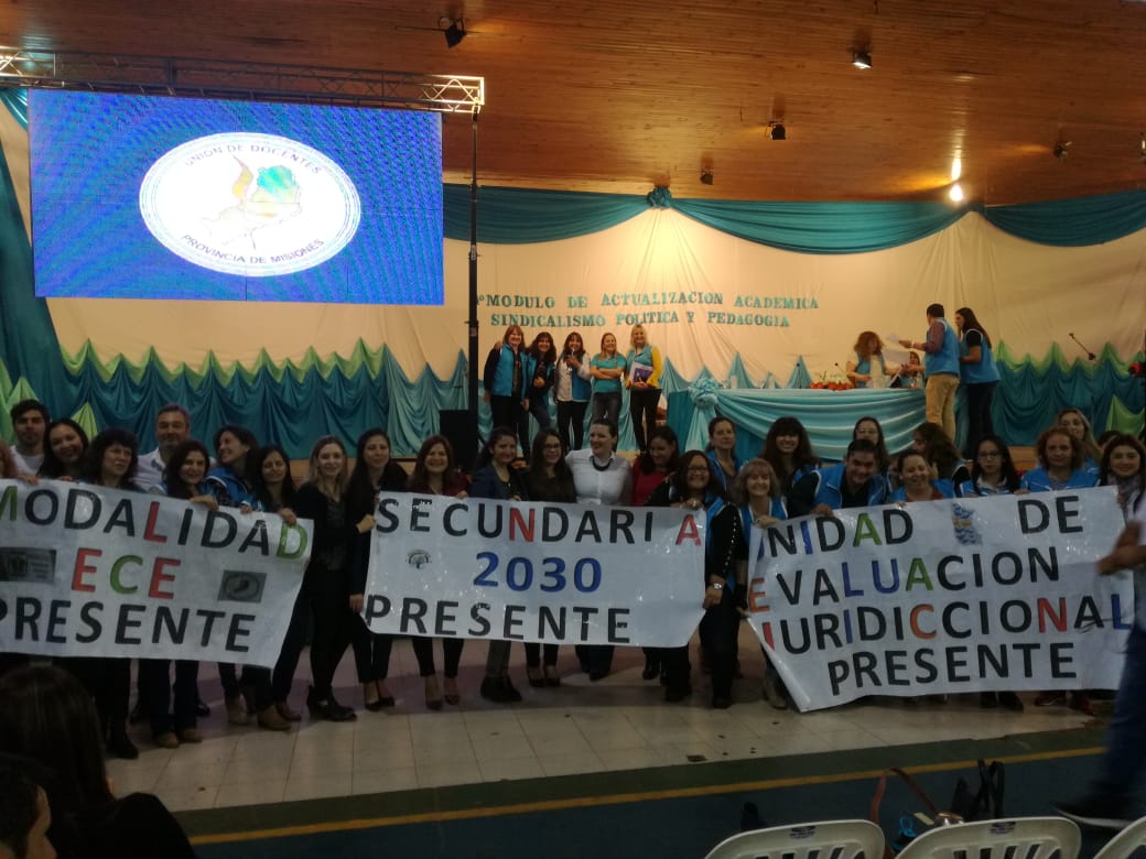 EscurdiaViviana's tweet photo. Jardín América se vistió con chalecos celestes, una vez más junto a mi conductora, líder indiscutida @mariluleverberg y a mi querido #ChristianDechat, @ADOMIS_Misiones demostró la fuerza q tiene. Jefatura de Gabinete, Auditoria, Modalidad ECE, Secundaria 2030 y la UEJ presentes! https://t.co/uPWNHDV0i5