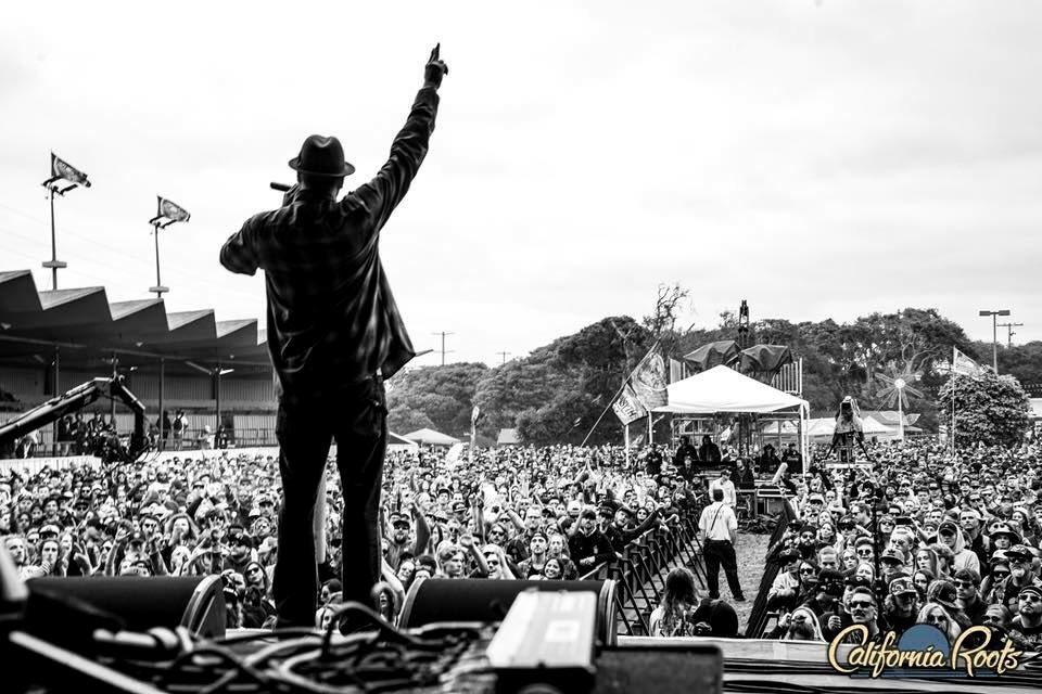 Calrootsfest's tweet image. “We bringing peace, and love and unity, yes we bring it across the sea” #PeaceLoveUnity @FortunateYouth 

Photo: Marissa E. / @BulldogMedia707