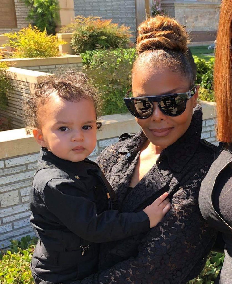 Spotted Jackson & Baby Eissa paying their respects to Joe