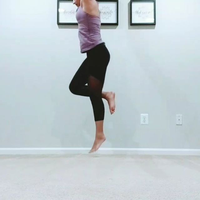shreytilly's tweet photo. Day 2 of #SweatADay #JUlikeBurpees Single Leg Burpees. @shauna_harrison ⠀
⠀
#sweatadayallstars #sweatadayfam #burpeelove #doseofwellness https://t.co/ZO7fwFIXUQ https://t.co/0r0CPFjuj1