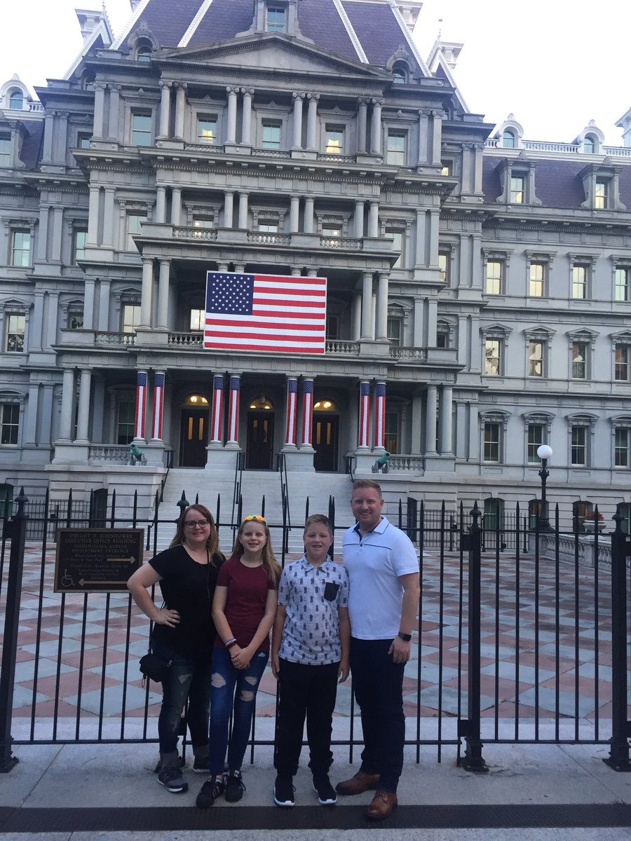 jdorman80's tweet photo. Family Night Out! Dinner with a view. Good evening Mr. President @realDonaldTrump https://t.co/9J07nTnFHq