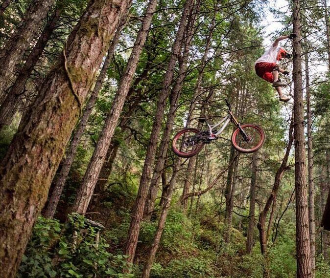 seanbeneshmedia's tweet photo. So ... how was your Monday?

Repost Loam Coffee Team Rider @iliketoridefast - Mid air eject button. 🚀
#iamspecialized #demo8 #freeride #beautifulbc #loamcoffee #mtb https://t.co/buG2K3ob1W