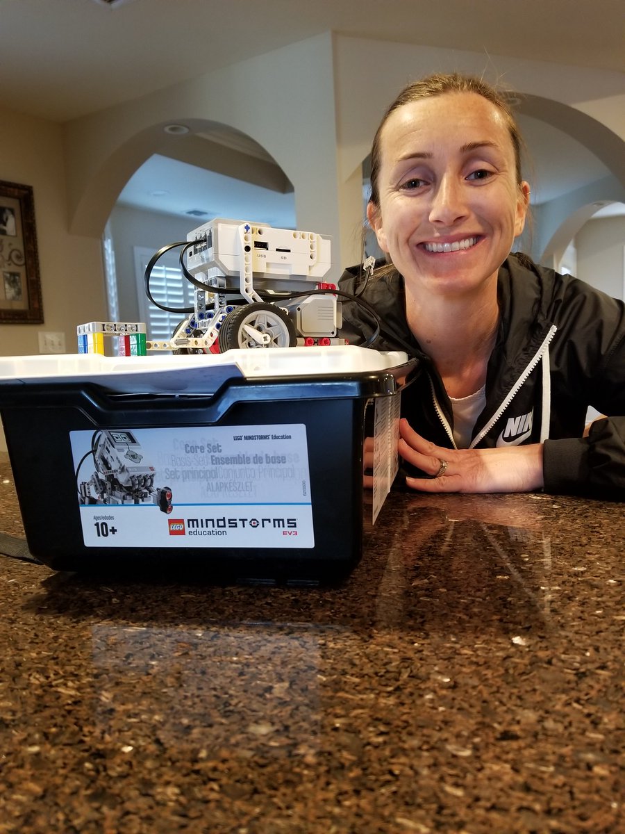 MacaulaysPE's tweet photo. Getting STEAM ready!!! Having fun building Lego Mindstorms... so excited!!! #delsolacademy #steam #robotics https://t.co/vOmjgPcABA