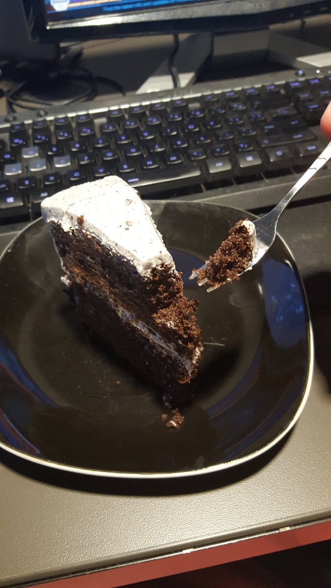BoisterousNatur's tweet image. Remember that #Tinyfork from breakfast this morning? I ate some cake with it. This fork is awesome! :D